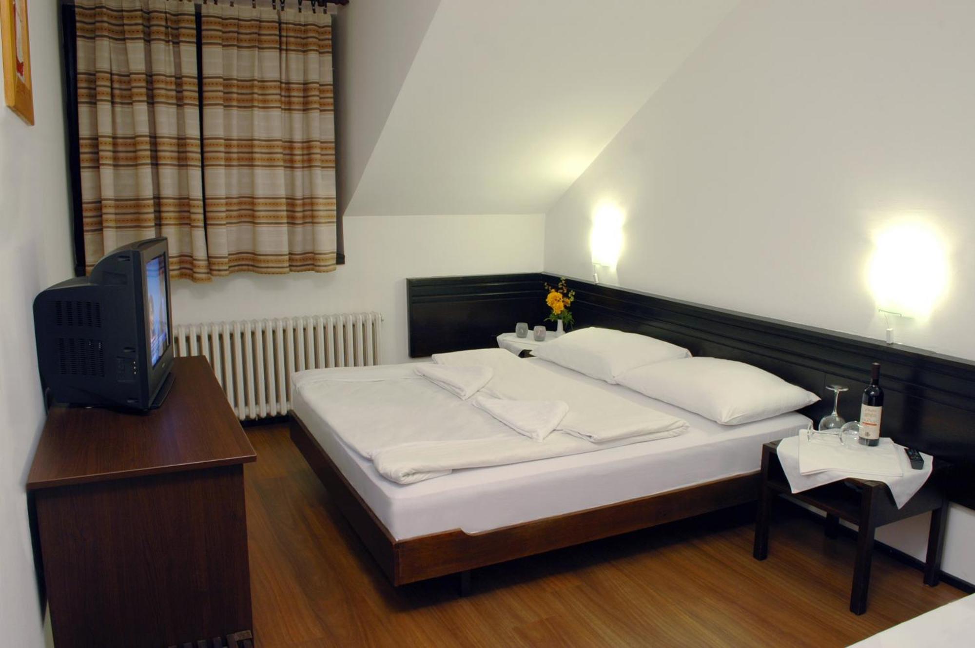 Andrijevica Hotel Komovi מראה חיצוני תמונה