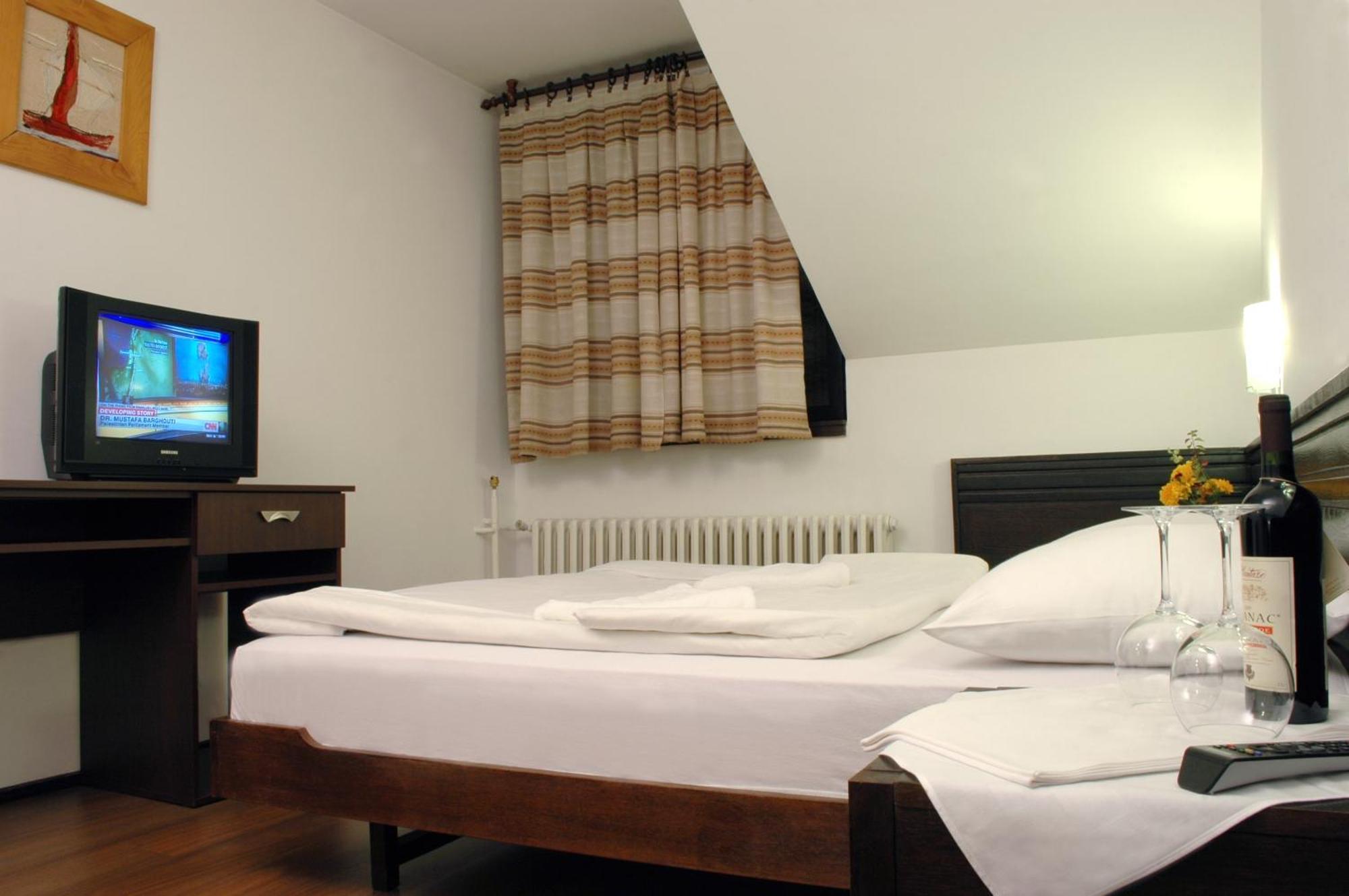Andrijevica Hotel Komovi מראה חיצוני תמונה