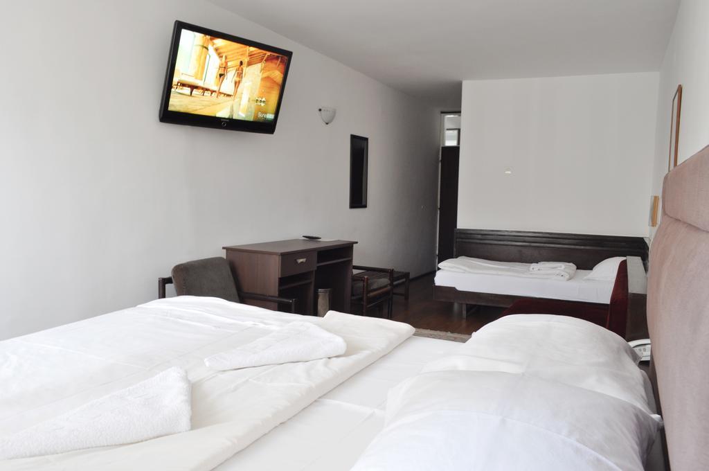 Andrijevica Hotel Komovi מראה חיצוני תמונה